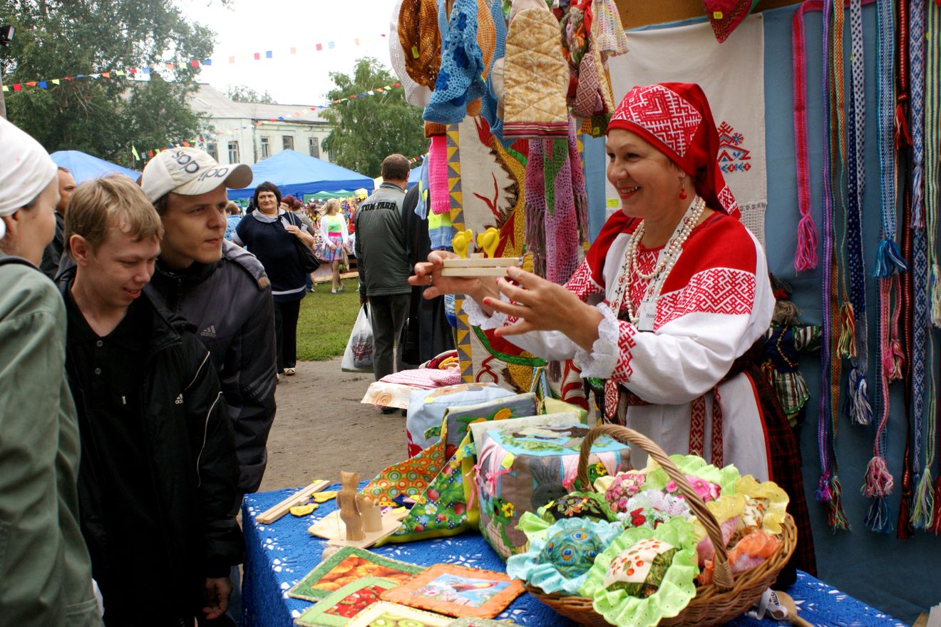 Ярмарки август. Августовская ярмарка в Енисейске. Енисейск ярмарка. Красноярская ярмарка подворья. Августовская ярмарка в Енисейске подворья.